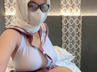 Step-sister shows off her pee hole asking to be fucked