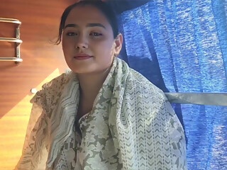 Chalti Bus Me Ladki Ne Kapde Khol Diye